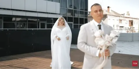 Весільна сукня, захист стратегії та нова посада: історія вчительки з Запоріжжя