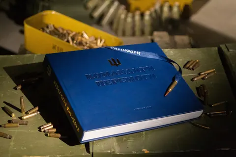 «Командири перемоги»: збірка інтерв’ю з українськими військовими очима журналістів