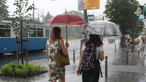 Спека в Україні відступить: коли чекати гроз і прохолоди