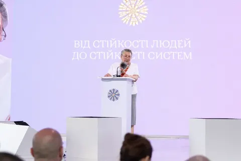 Вчителька з Сумщини розповіла на Саміті перших леді про ключі як оберіг