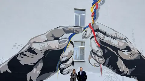 У Сумах з'явився мурал «Разом / RAZEM» — про солідарність України та Польщі